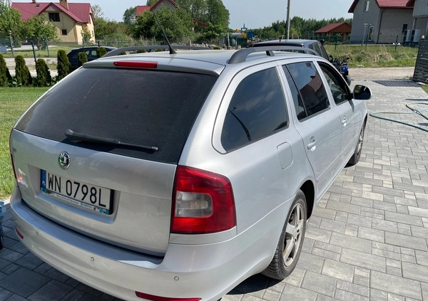 Skoda Octavia cena 18800 przebieg: 240000, rok produkcji 2009 z Toruń małe 67